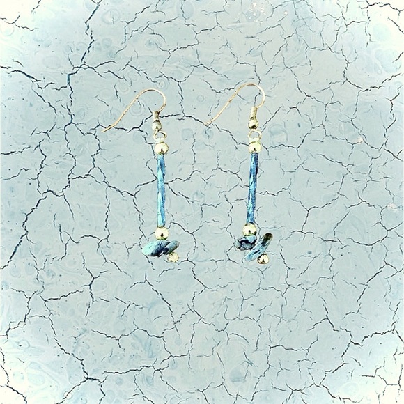 EUC! SILVER ANSWER STONE DANGLE EARRINGS - Picture 2 of 4